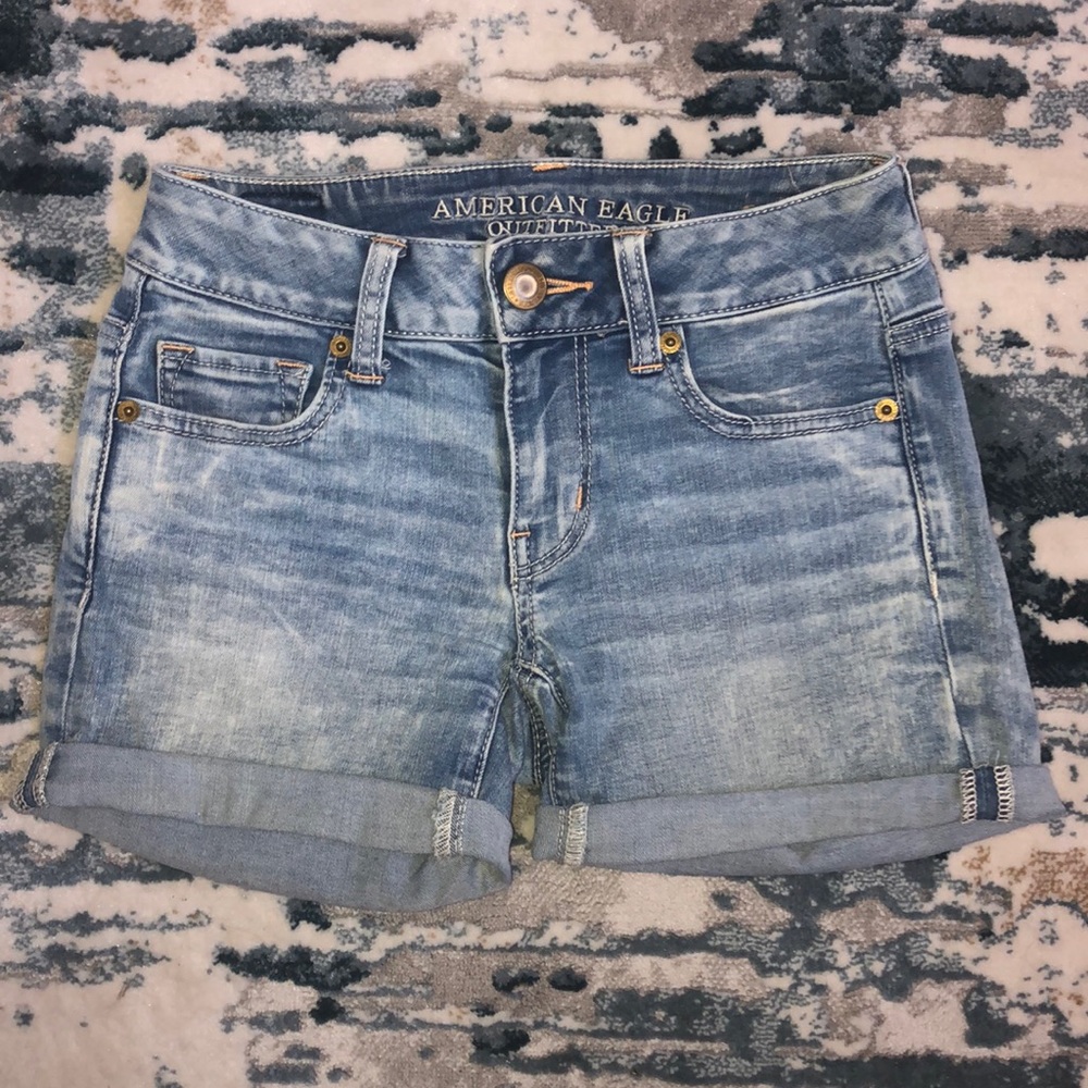 American Eagle | Light wash shorts size 0